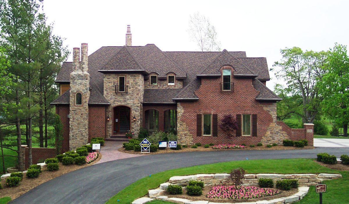 Pine Hollow Estates Come see the prestigious Pine Hollow Estates